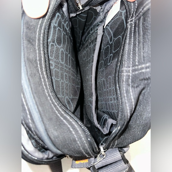 Ricardo Beverly Hills Crossbody Shoulder Black Bag Compartments Pre-owned - Picture 4 of 14